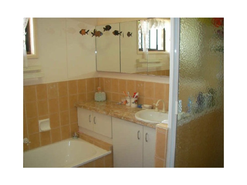 100 Gretel Drive, Clinton QLD 4680