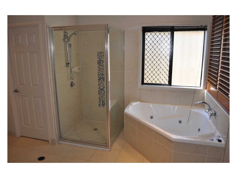19 Wivenhoe Close, Clinton QLD 4680