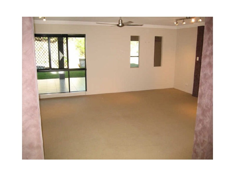 19 Wivenhoe Close, Clinton QLD 4680
