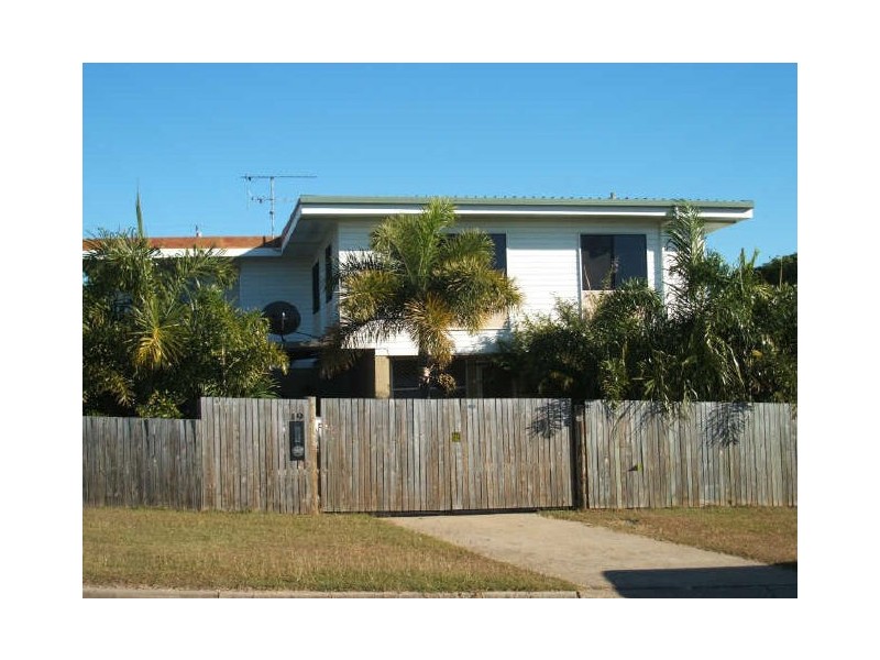 19 Smith Street, West Gladstone QLD 4680