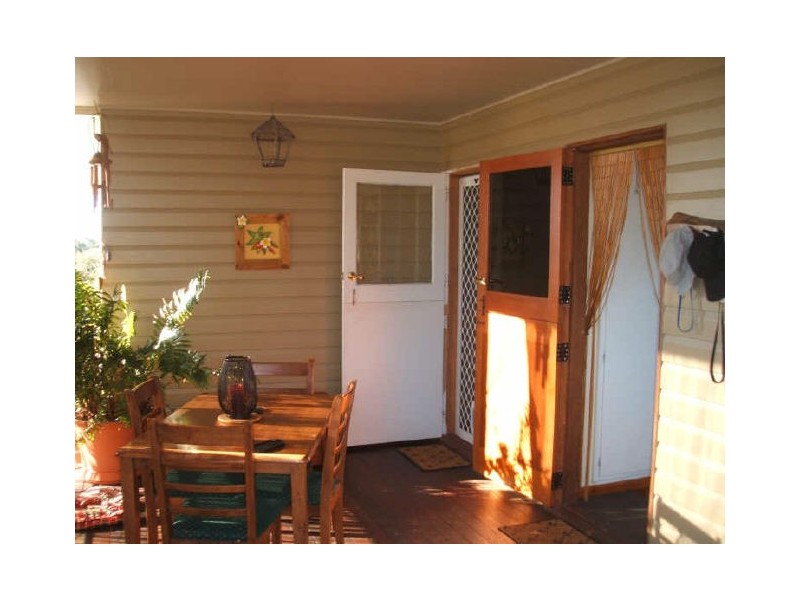 19 Smith Street, West Gladstone QLD 4680