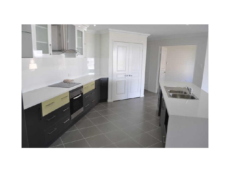 2 Johnson Street, Glen Eden QLD 4680