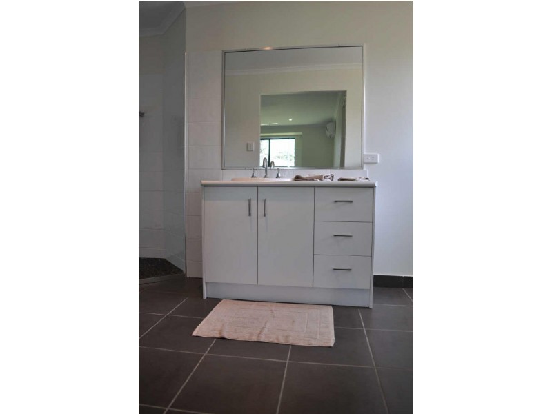 2 Johnson Street, Glen Eden QLD 4680