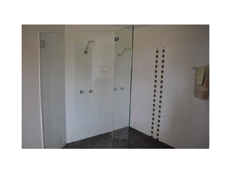 2 Johnson Street, Glen Eden QLD 4680