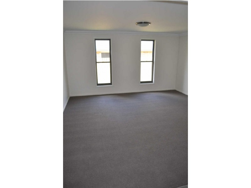 2 Johnson Street, Glen Eden QLD 4680