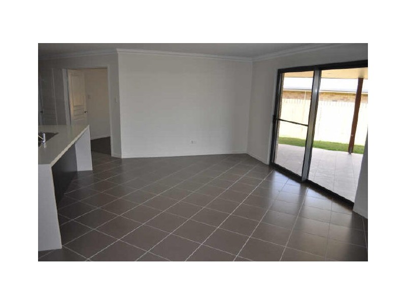 2 Johnson Street, Glen Eden QLD 4680