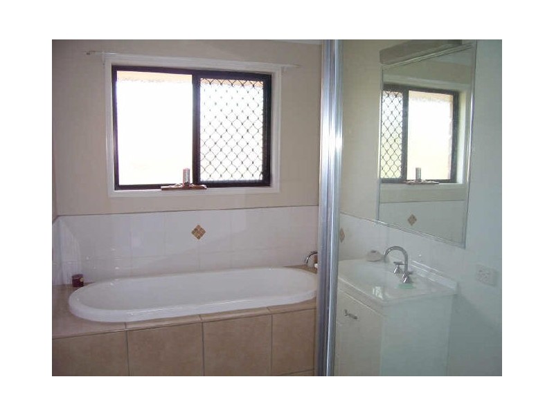 33 Dedekind Avenue, Benaraby QLD 4680