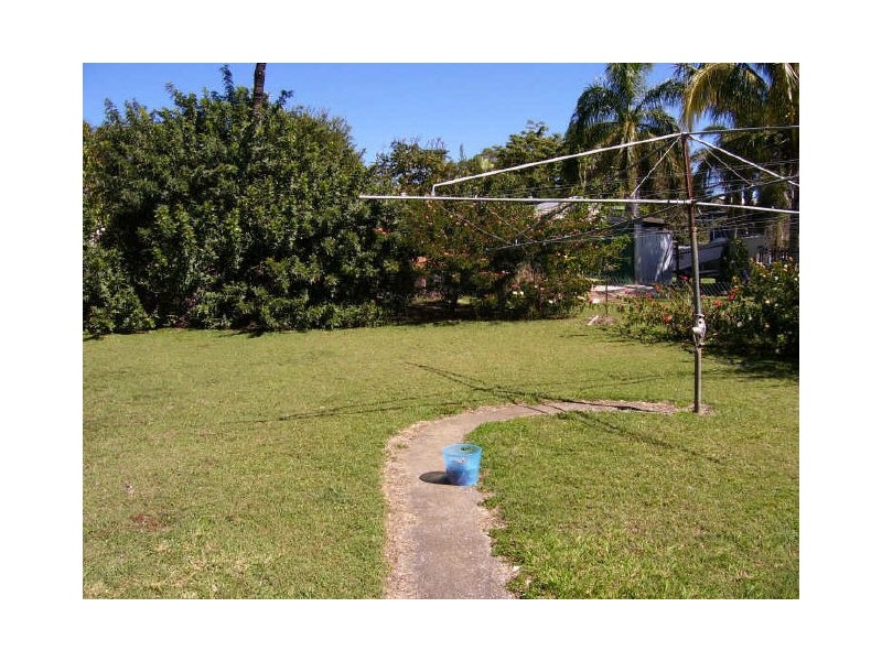 5 White Street, West Gladstone QLD 4680