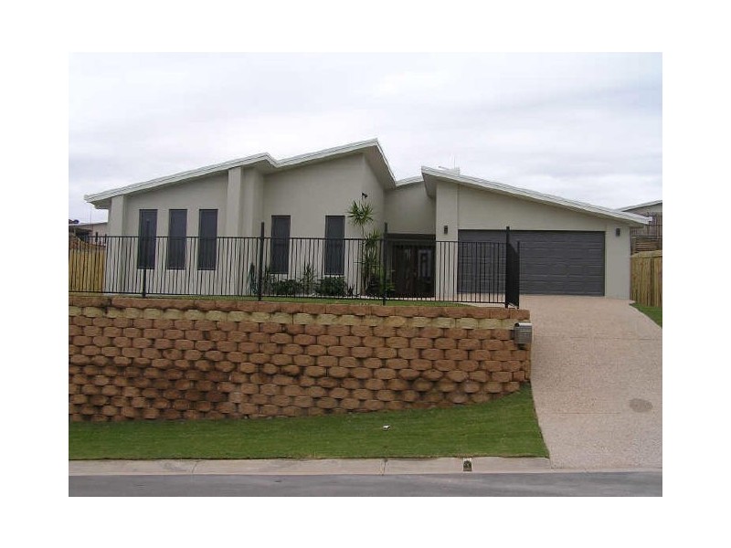 3 Dartmouth Close, Clinton QLD 4680