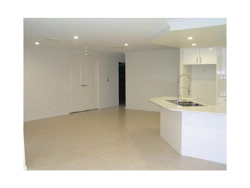 3 Dartmouth Close, Clinton QLD 4680