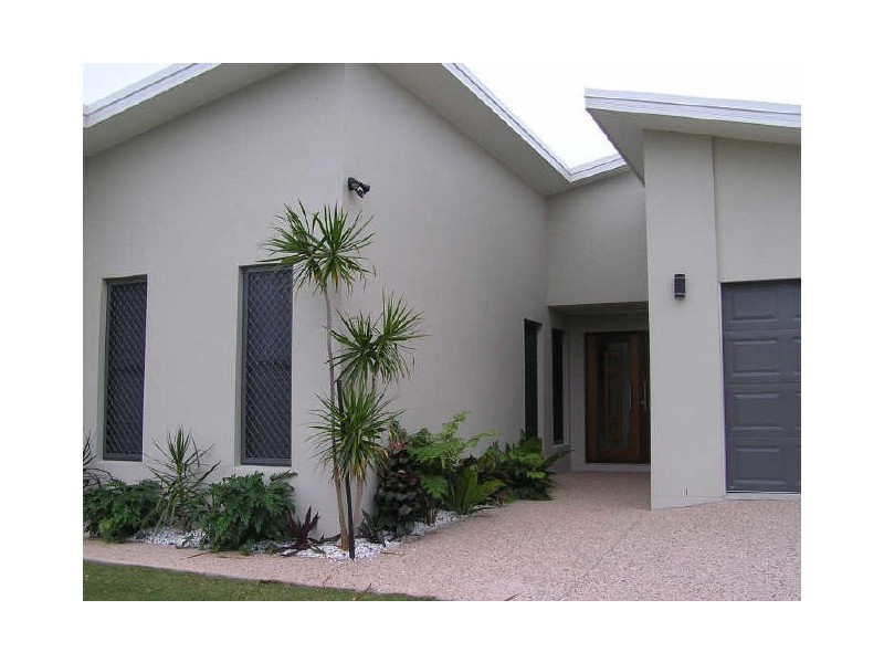 3 Dartmouth Close, Clinton QLD 4680