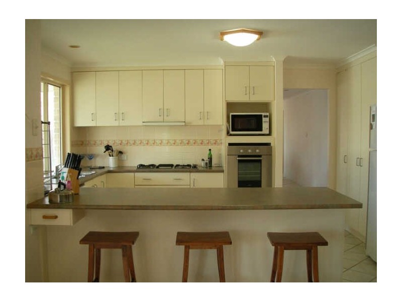 8 Fairbairn Place, Clinton QLD 4680