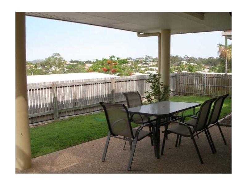 8 Fairbairn Place, Clinton QLD 4680