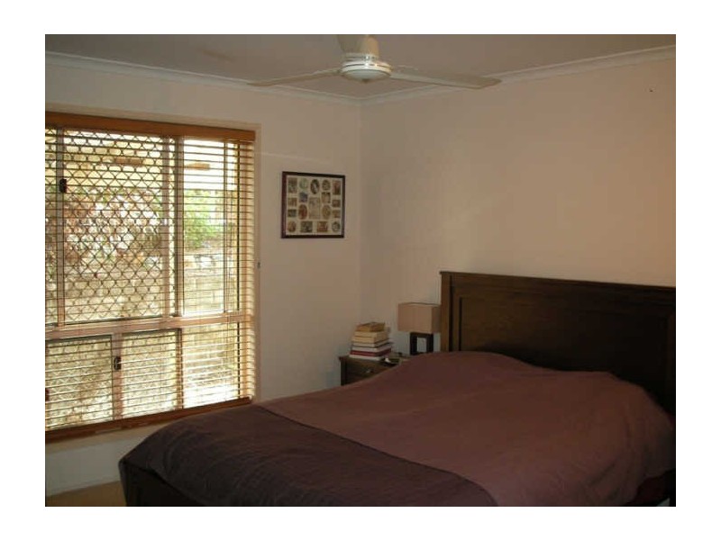 8 Fairbairn Place, Clinton QLD 4680