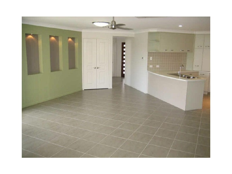 6 Jordana Court, New Auckland QLD 4680