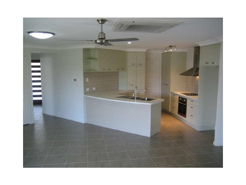 6 Jordana Court, New Auckland QLD 4680