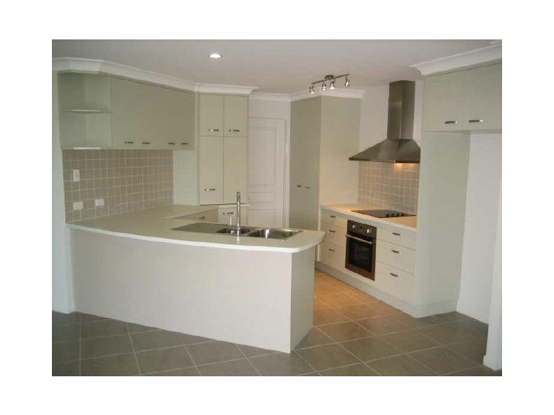 6 Jordana Court, New Auckland QLD 4680