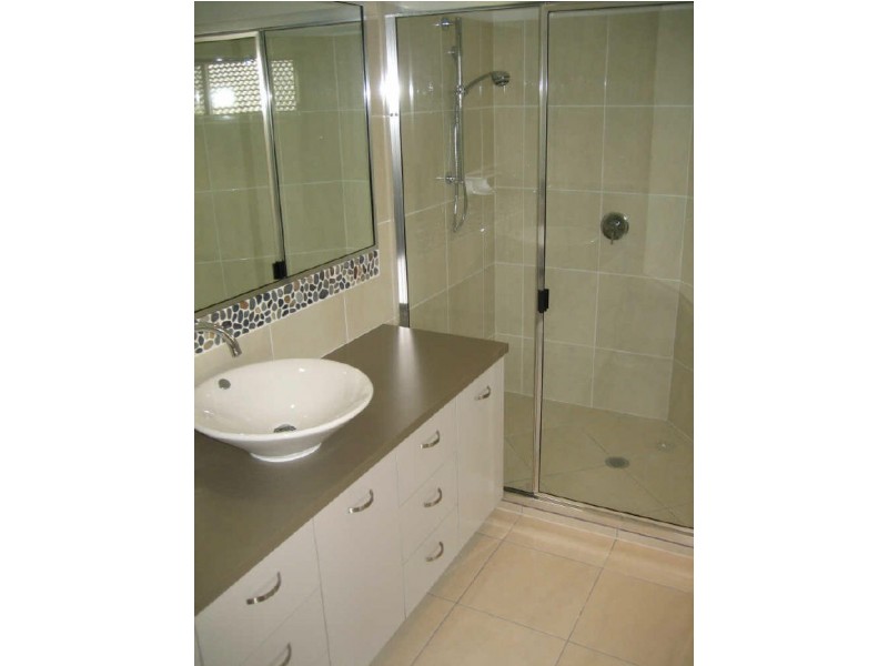 6 Jordana Court, New Auckland QLD 4680