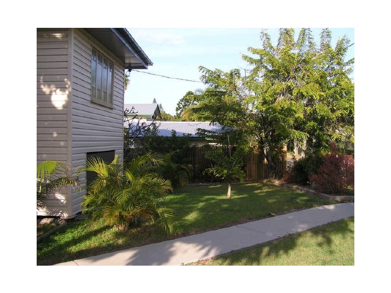 8 White Street, West Gladstone QLD 4680