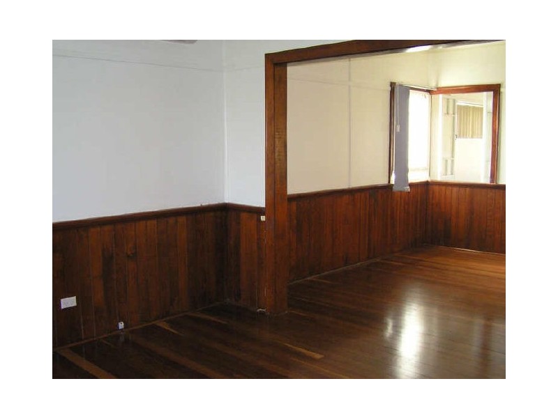 8 White Street, West Gladstone QLD 4680