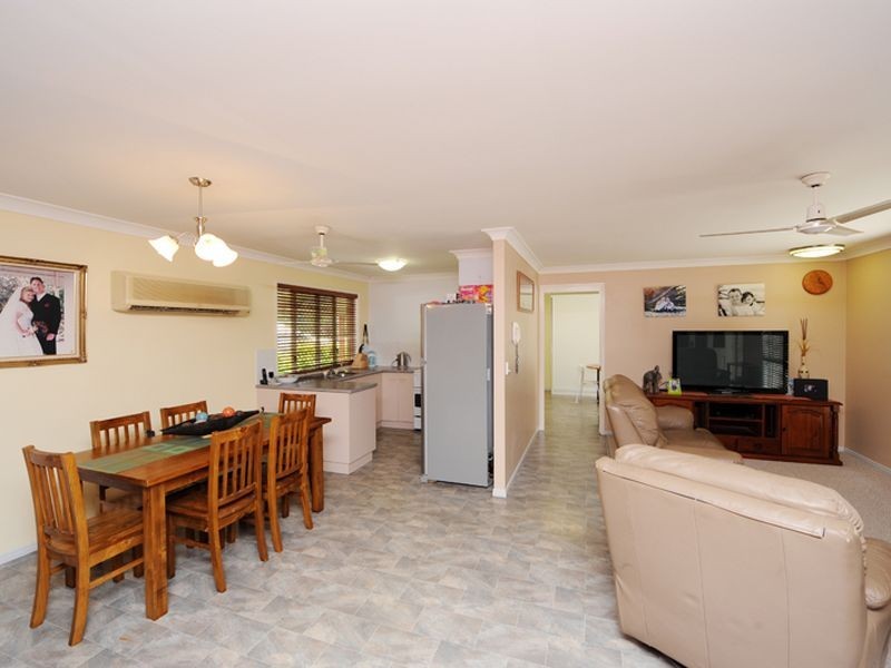 9 Lakeside Place, Clinton QLD 4680