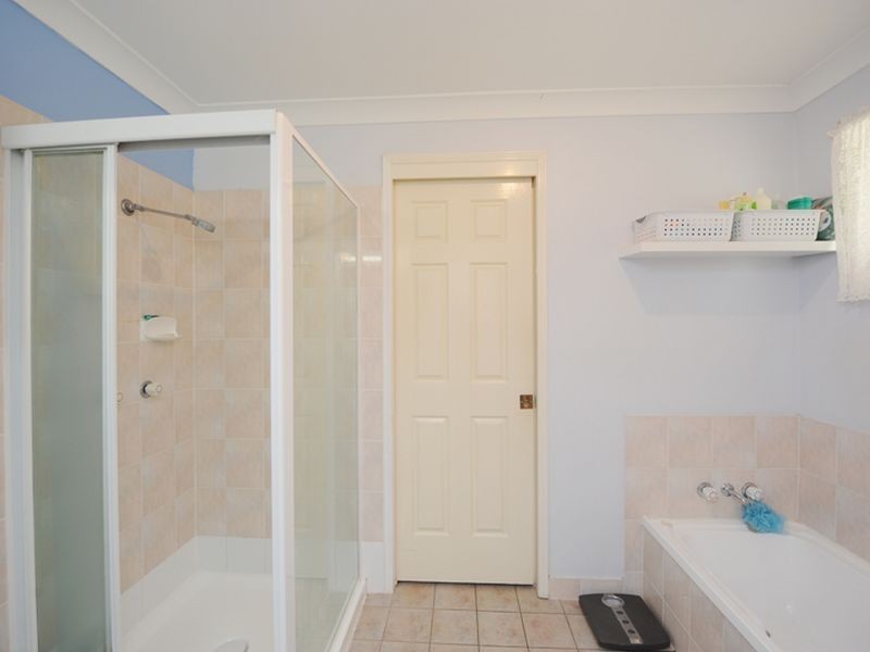 9 Lakeside Place, Clinton QLD 4680