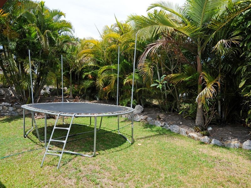 9 Lakeside Place, Clinton QLD 4680