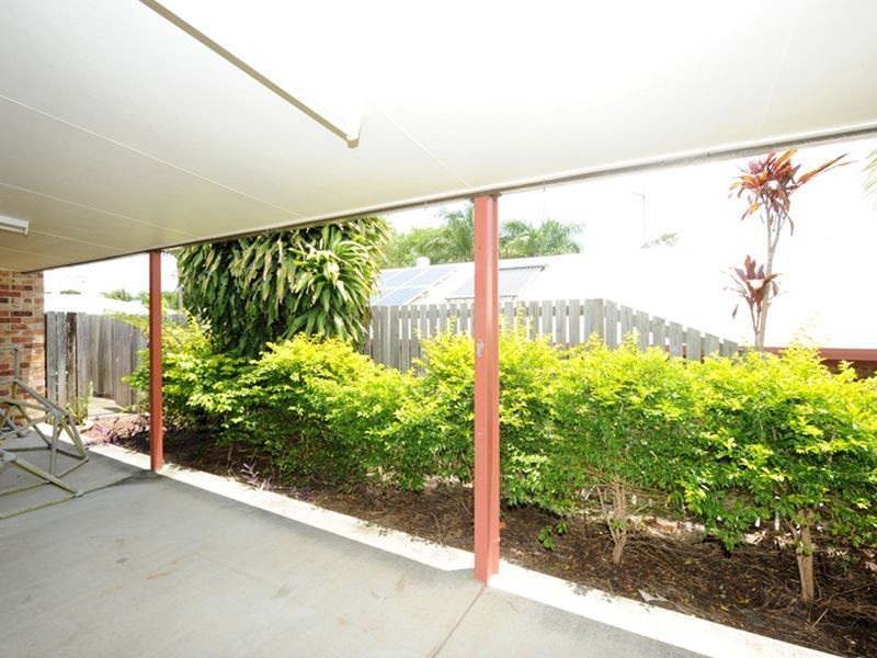 9 Lakeside Place, Clinton QLD 4680