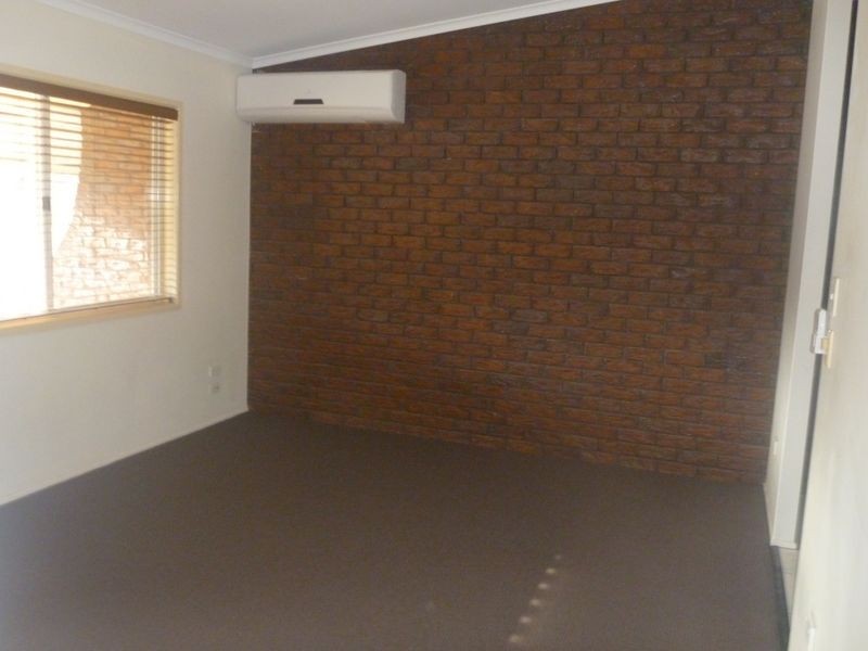 2/38 Beak Street, New Auckland QLD 4680