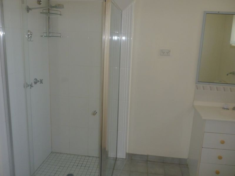 2/38 Beak Street, New Auckland QLD 4680