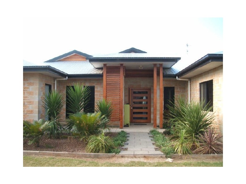 8 Lorna Crescent, Beecher QLD 4680