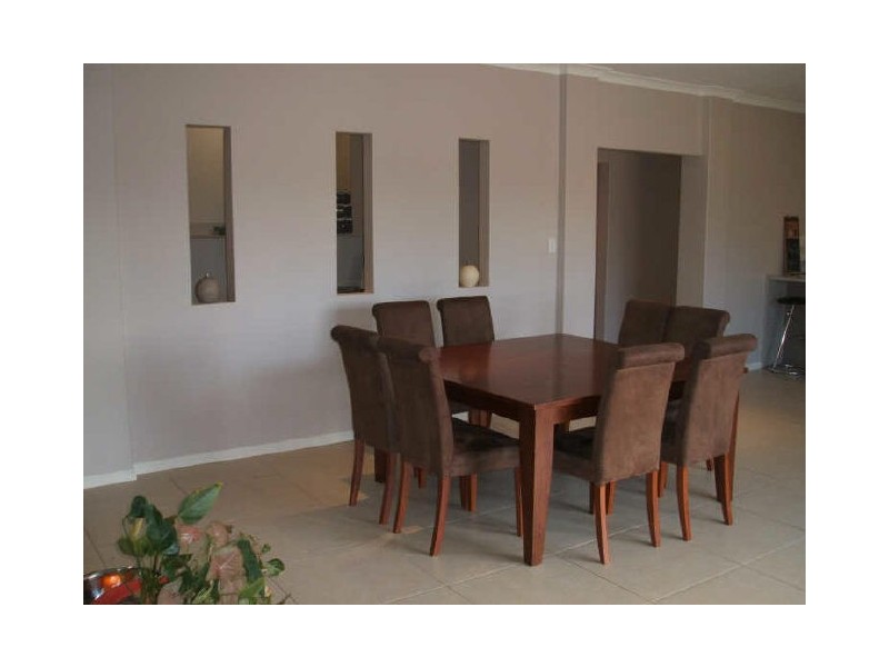 8 Lorna Crescent, Beecher QLD 4680