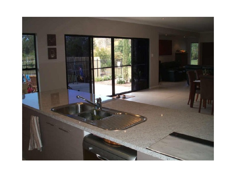 8 Lorna Crescent, Beecher QLD 4680