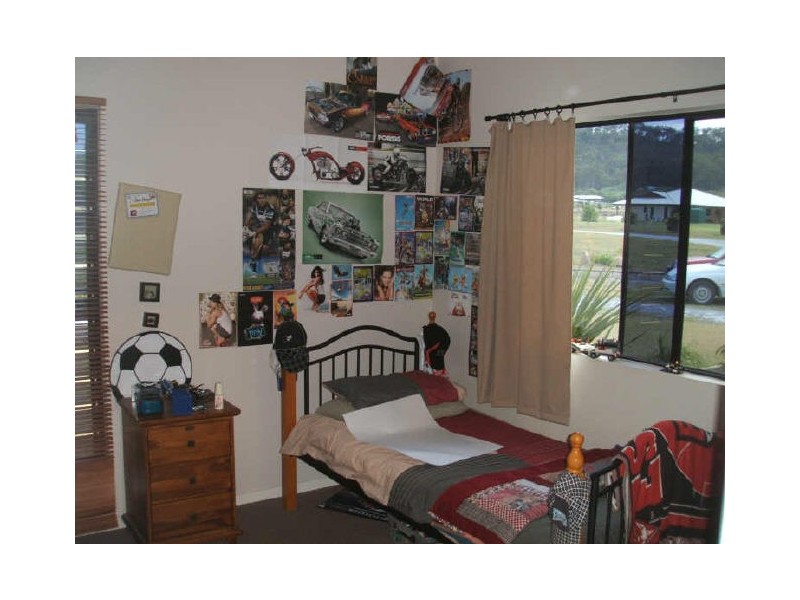 8 Lorna Crescent, Beecher QLD 4680