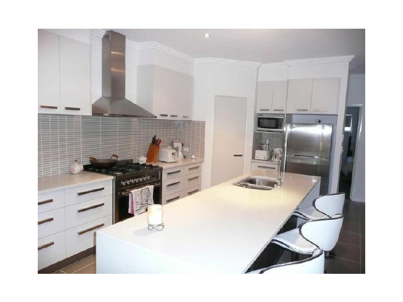 2 Southern Cross Close, Telina QLD 4680