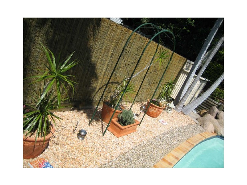 8 Vernon Road, Telina QLD 4680