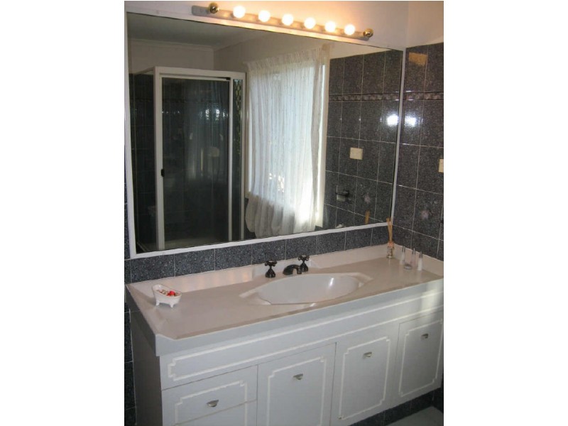 8 Vernon Road, Telina QLD 4680