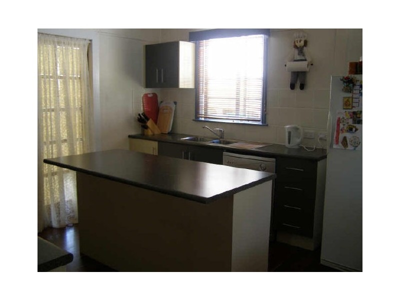 37 Higgins Street, West Gladstone QLD 4680