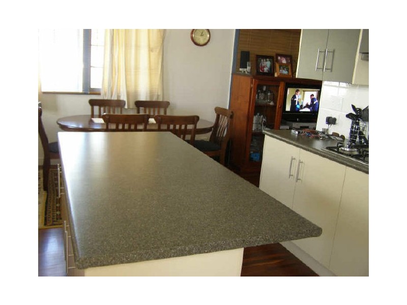 37 Higgins Street, West Gladstone QLD 4680