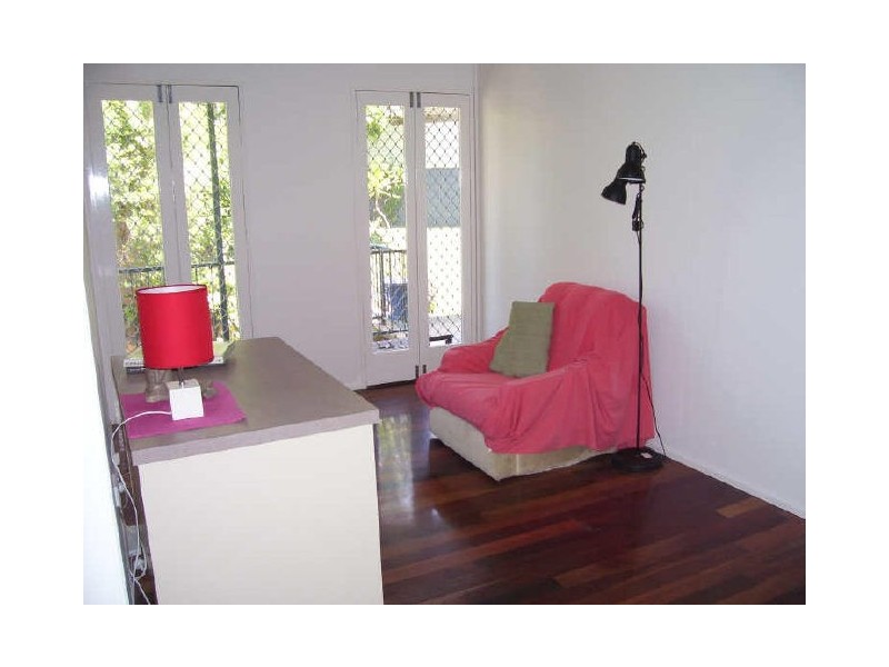 4 Beale Street, West Gladstone QLD 4680