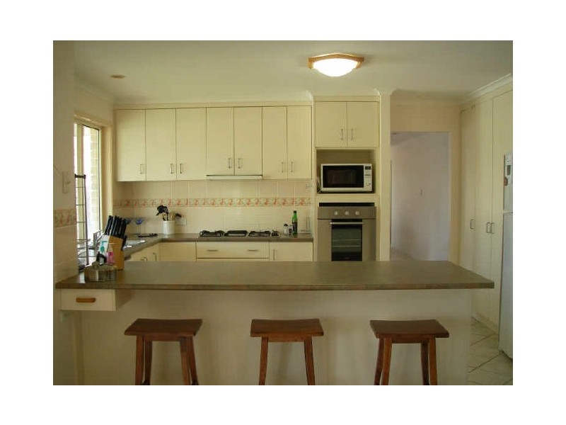8 Fairbairn Place, Clinton QLD 4680