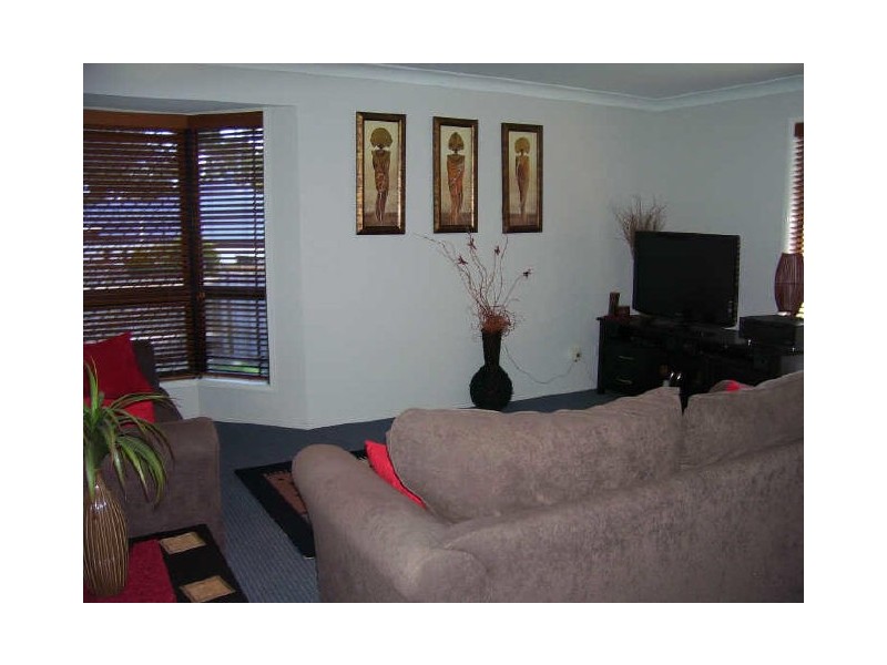 3 Leonie Court, New Auckland QLD 4680