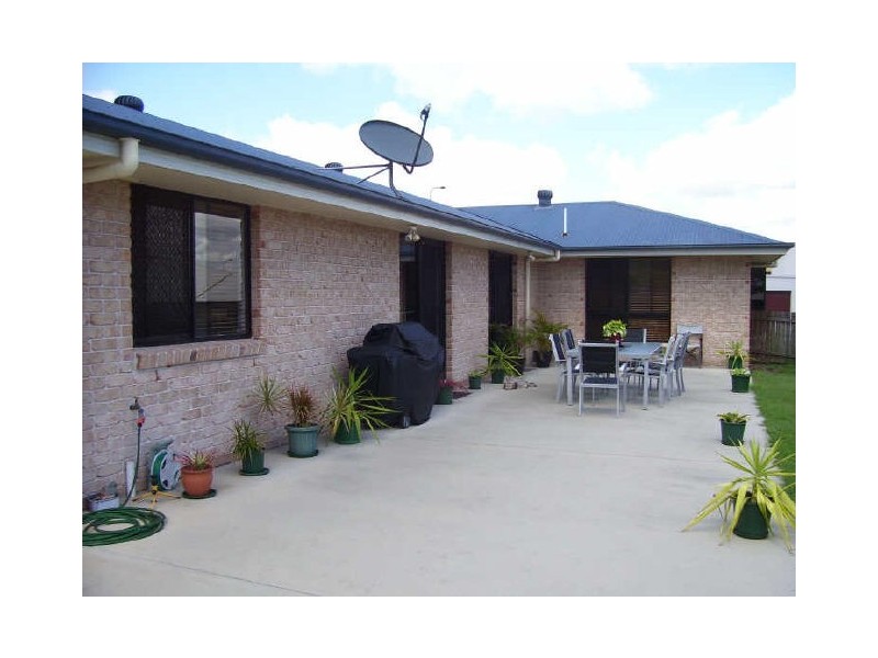 3 Leonie Court, New Auckland QLD 4680