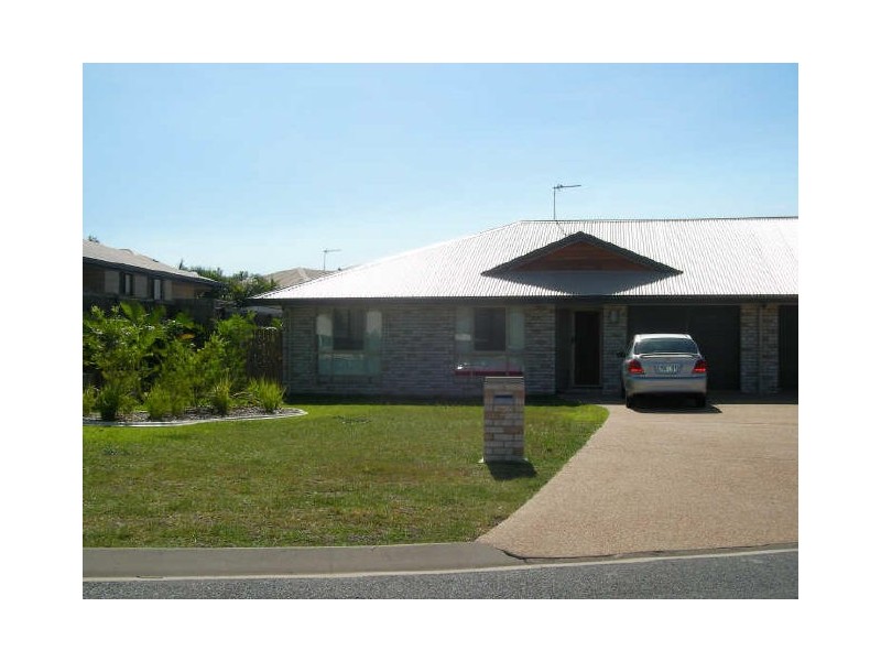 2/11 Sutherland Court, Telina QLD 4680