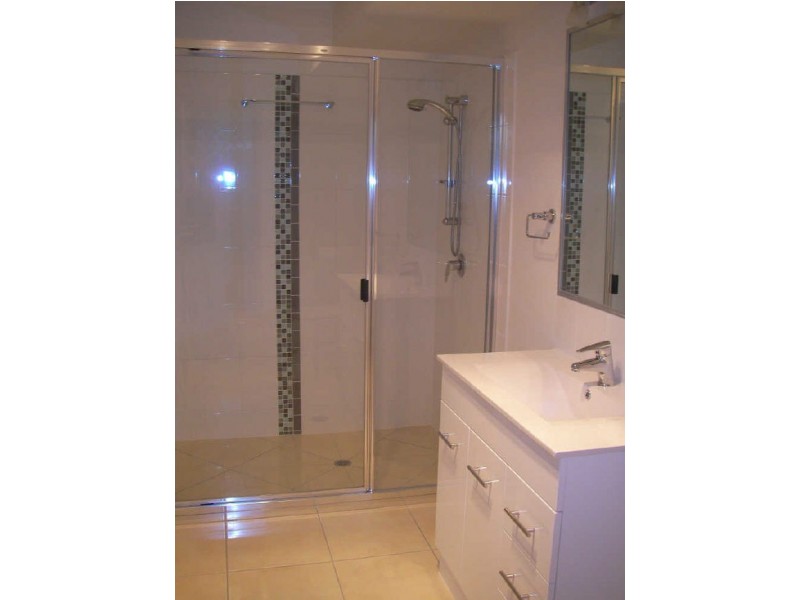 2/11 Sutherland Court, Telina QLD 4680