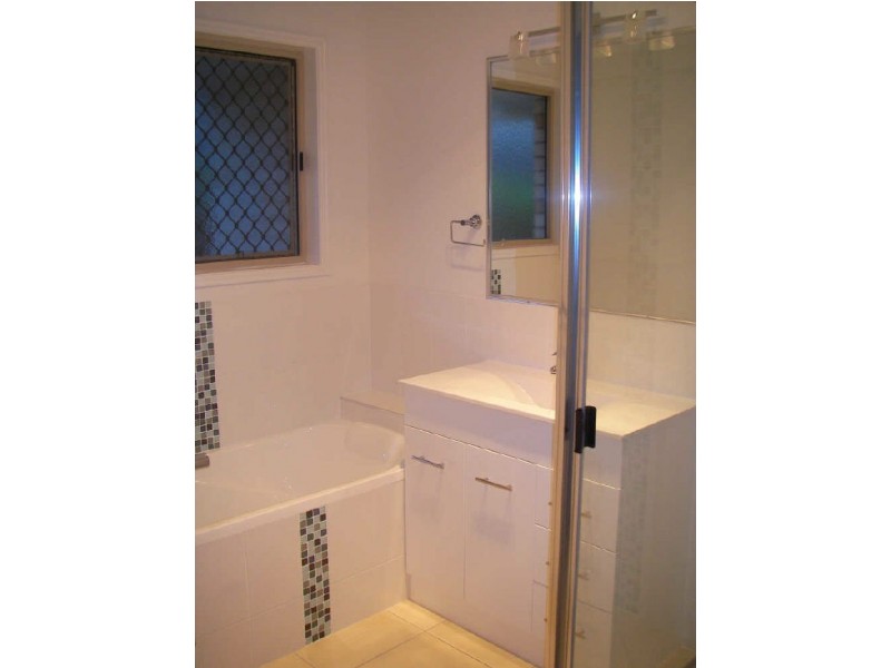 2/11 Sutherland Court, Telina QLD 4680