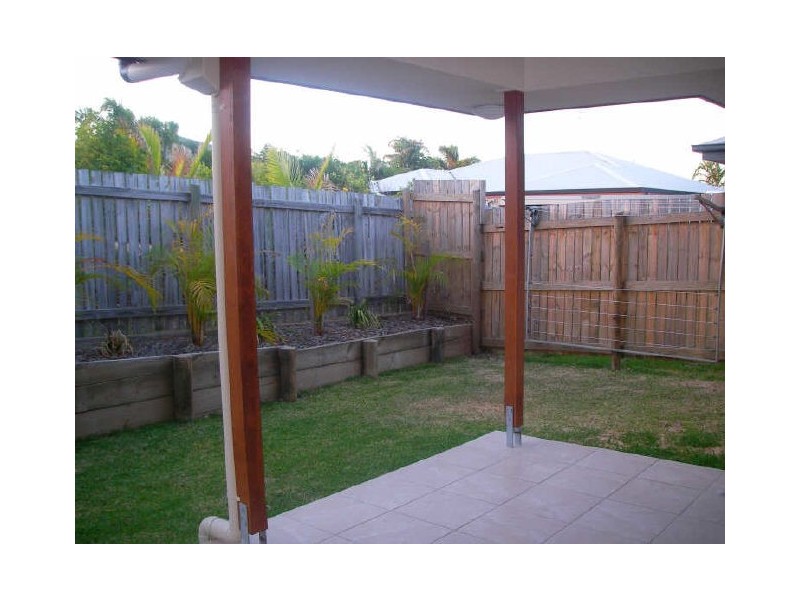 2/11 Sutherland Court, Telina QLD 4680