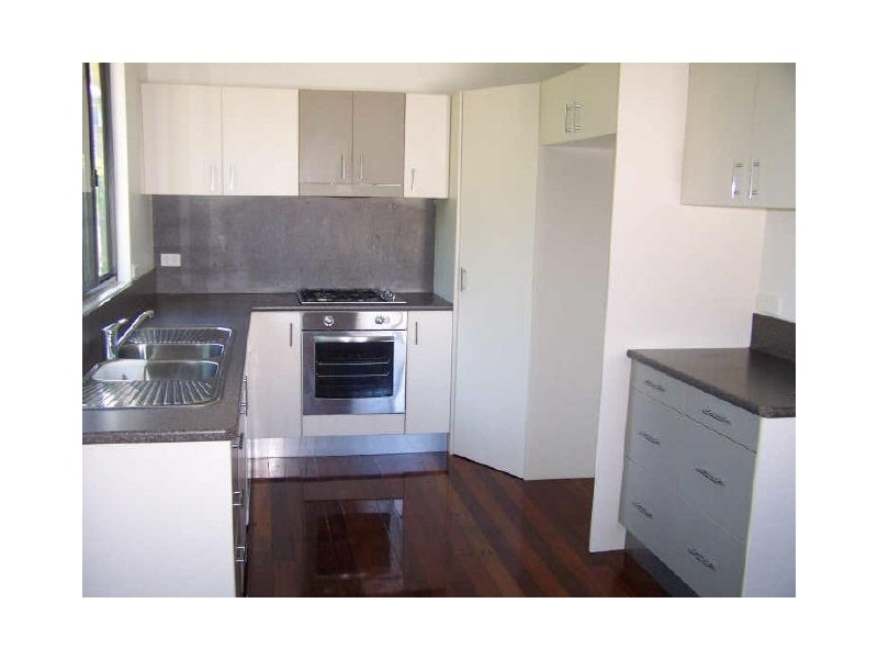 7 Walters Avenue, West Gladstone QLD 4680