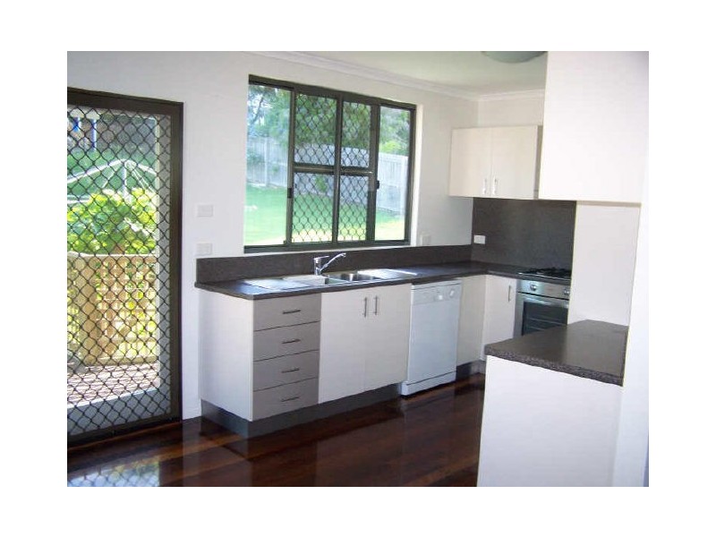 7 Walters Avenue, West Gladstone QLD 4680