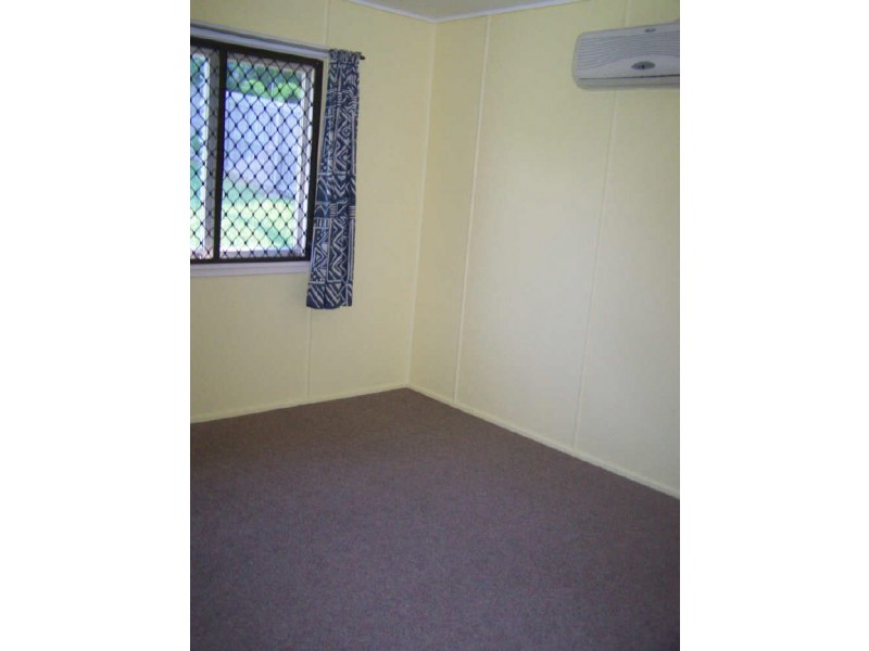 7 Walters Avenue, West Gladstone QLD 4680